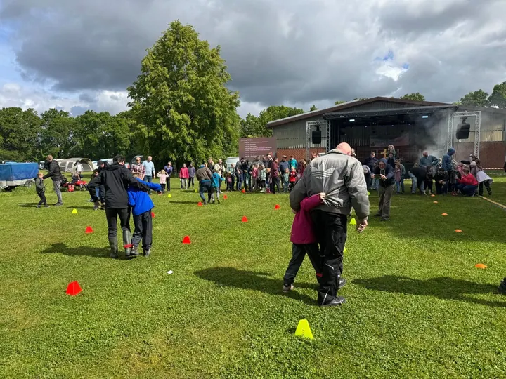 Spiel und Spaß auf der Wiese